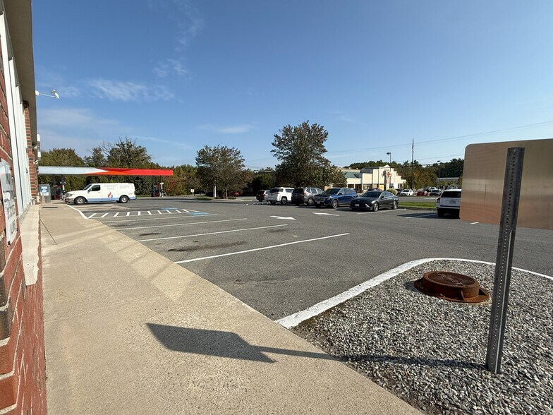 More Photos Of 304 Sandown Rd, East Hampstead Convenience Store For Lease