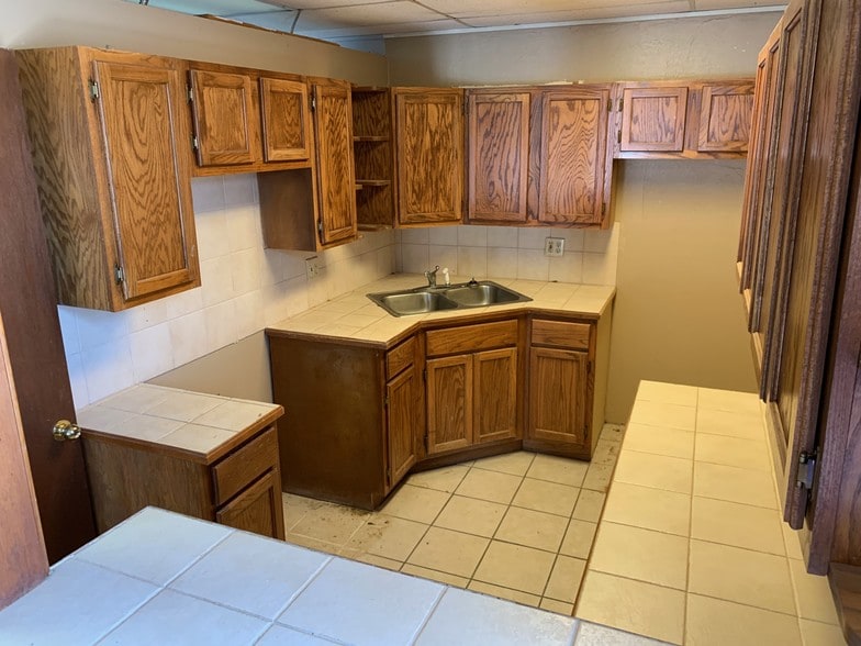 More Photos Of 6726 NW 38th St, Bethany Office For Sale