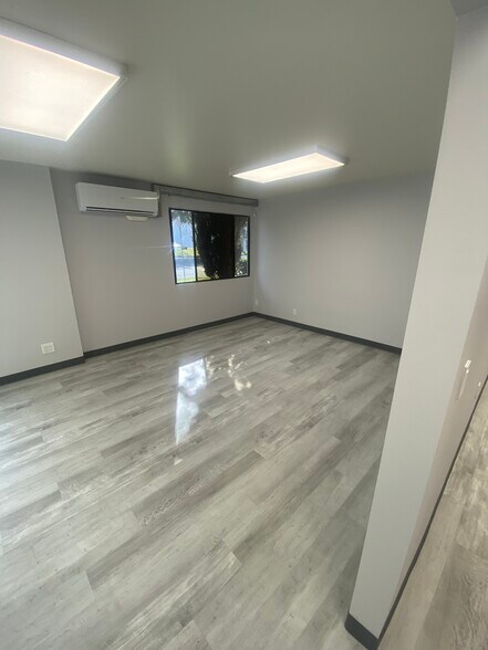 More Photos Of 21063 Cabot Blvd, Hayward Warehouse For Sale