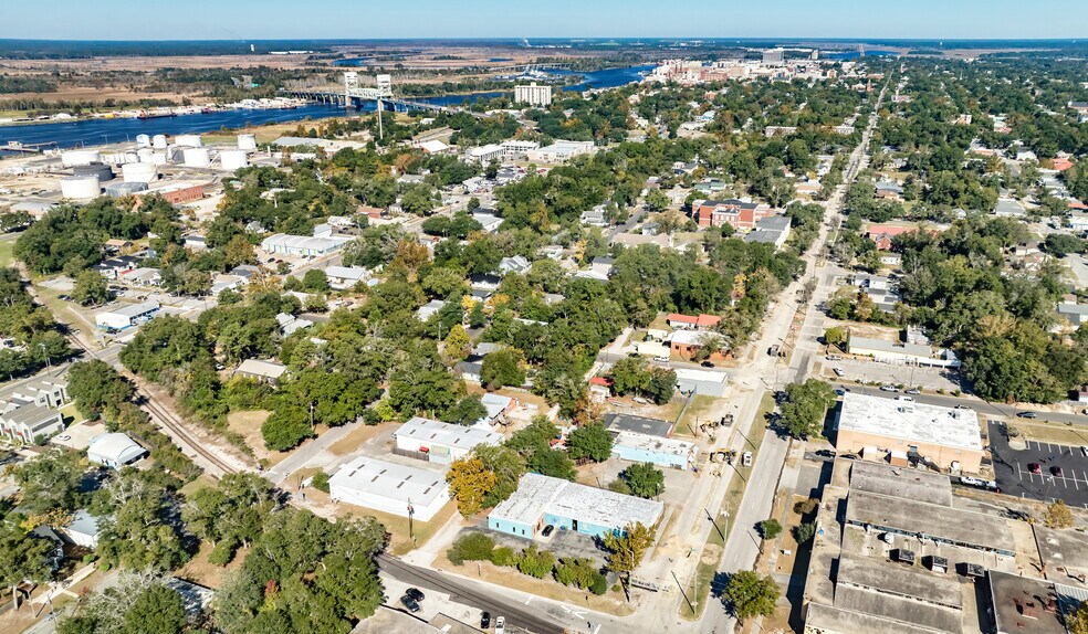 More Photos Of 1316 S 5th Ave, Wilmington Service For Sale