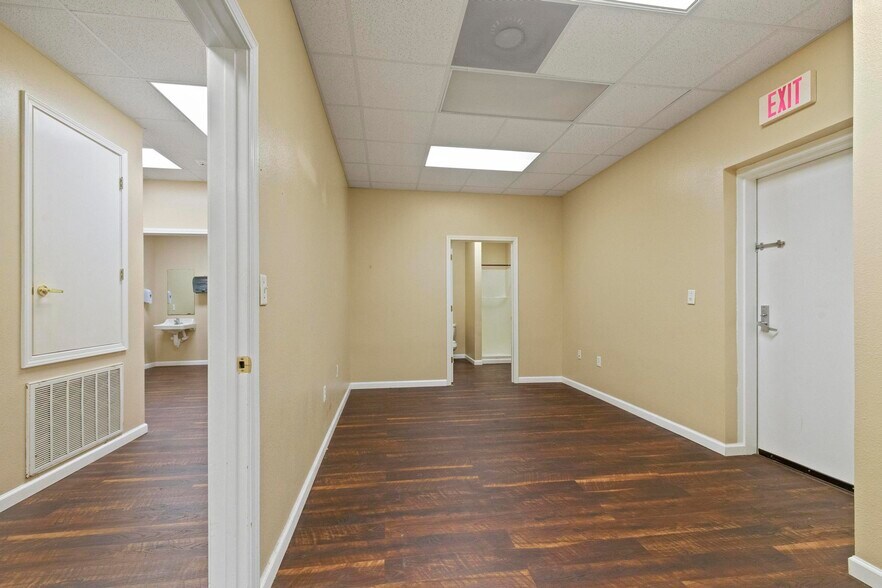 More Photos Of 1851 St Mary Ave, Pensacola Medical For Lease