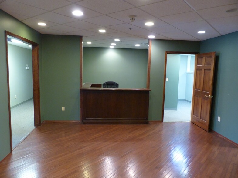 More Photos Of 932 State Rd, Princeton Medical For Lease