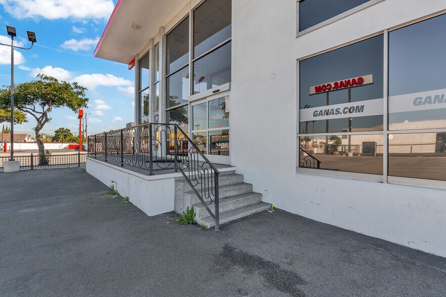 More Photos Of 13851-13861 Harbor Boulevard, Garden Grove Auto Dealership For Lease