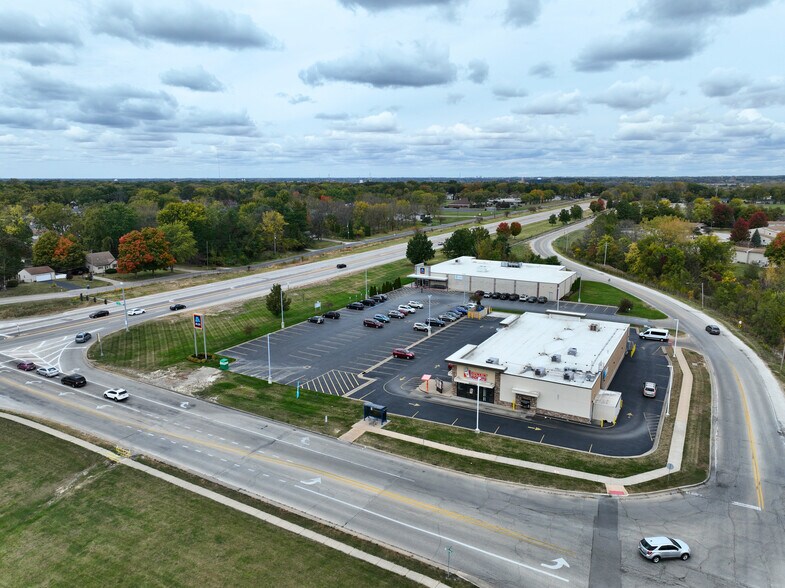 More Photos Of 1210 18th St, Silvis Freestanding For Lease