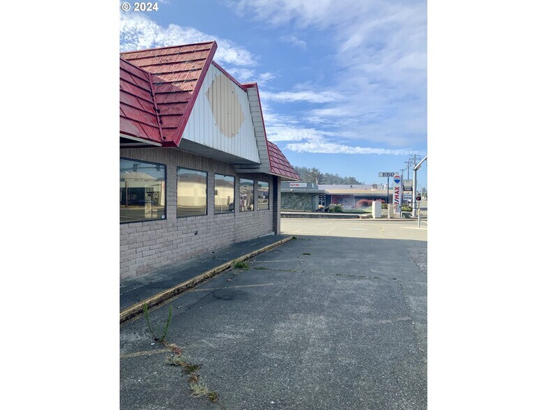 Primary Photo Of 29565 Ellensburg Ave, Gold Beach Fast Food For Sale