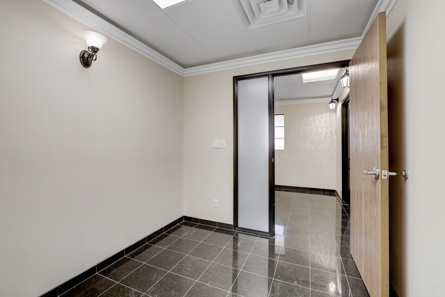 More Photos Of 3470 E Russell Rd, Las Vegas Office For Lease