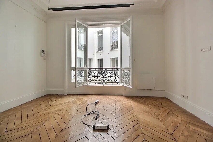 More Photos Of 10 Avenue De L'Opera, Paris Office For Sale