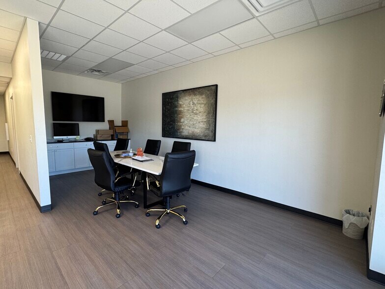 More Photos Of 217-223 S Coltrane Rd, Edmond Storefront Retail Office For Lease