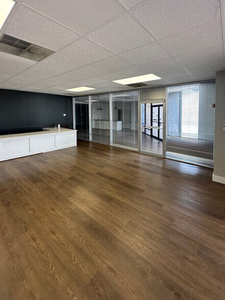 More Photos Of 5708 N Shepherd Dr, Houston Unknown For Lease