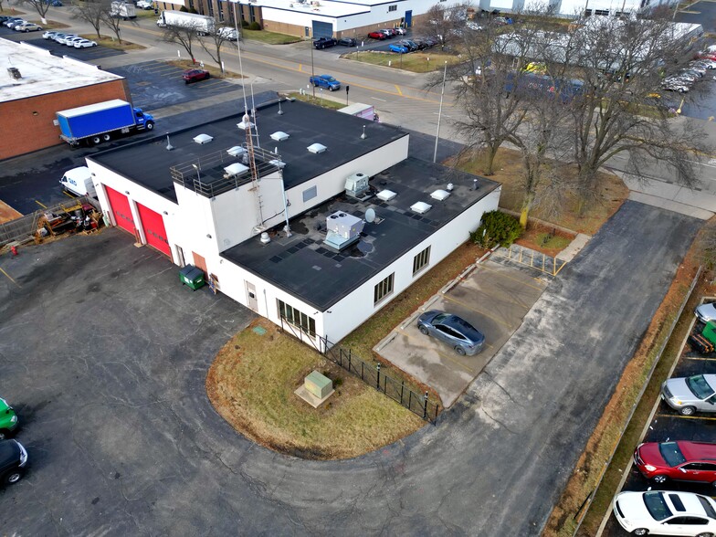 Primary Photo Of 1655 Greenleaf Ave, Elk Grove Village Service For Lease