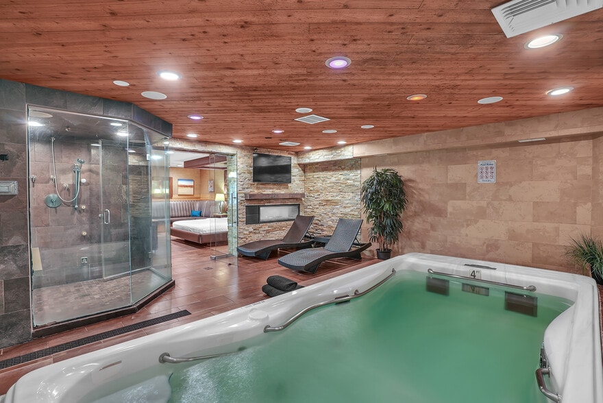 More Photos Of 16W621 S Frontage Rd, Willowbrook Hotel For Sale