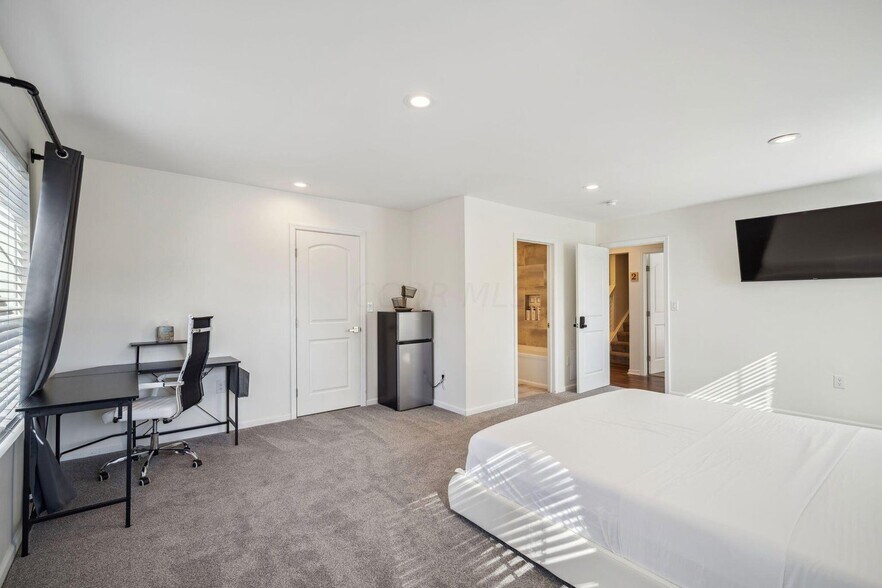 More Photos Of 4677 E Livingston Ave, Columbus Specialty For Sale