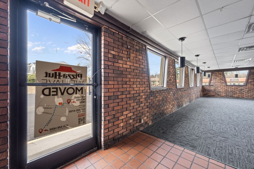 More Photos Of 1301 Gum Branch Rd, Jacksonville Restaurant For Lease