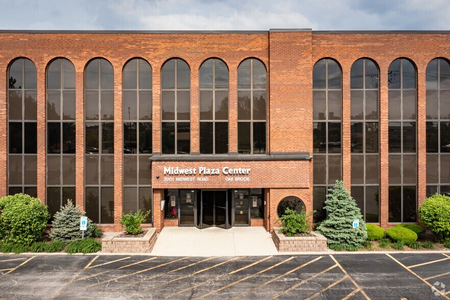 More Photos Of 2001 Midwest Rd, Oak Brook Office For Lease