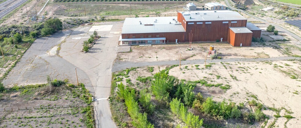 More Photos Of 2520 N River Rd, Olathe Warehouse For Sale