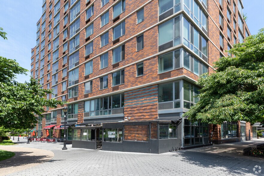 More Photos Of 455 Main St, New York Apartments For Lease