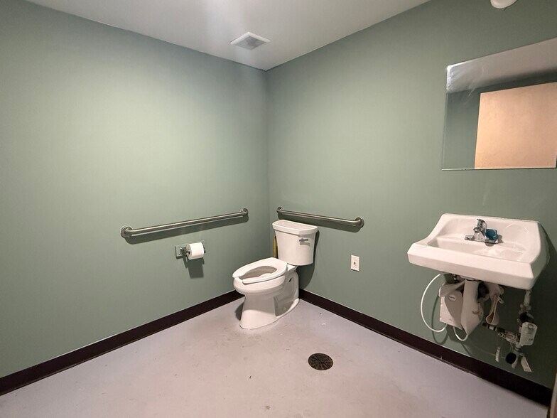 More Photos Of 1040 Park Ct, Greensboro Warehouse For Sale