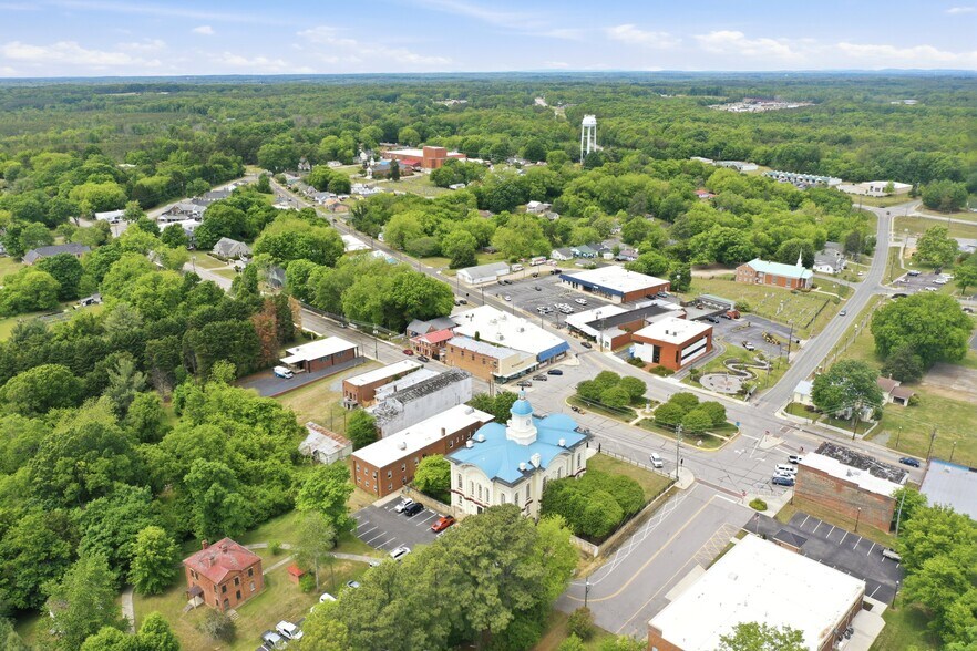More Photos Of 43 Main W St, Yanceyville Office For Sale