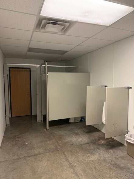 More Photos Of 1202 Industrial Dr, Warsaw Industrial For Sale