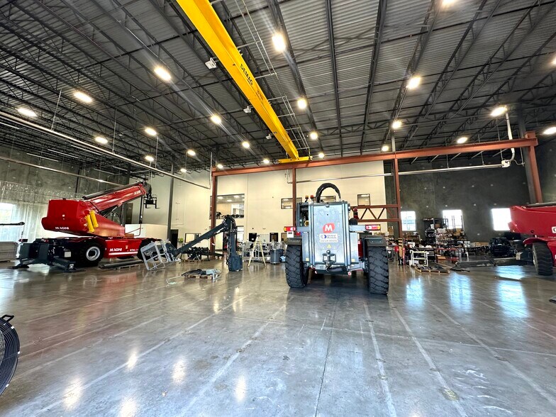 More Photos Of 651 N Michigan Ave, Kenilworth Service For Lease