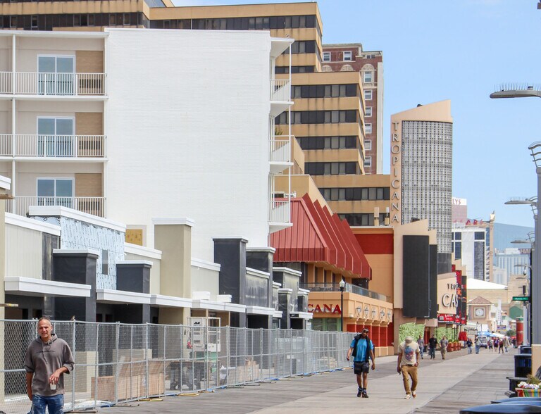 More Photos Of 110 S Morris Ave, Atlantic City Hotel For Lease