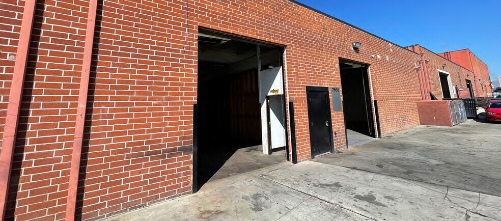 More Photos Of 7660 Clybourn Ave, Sun Valley Light Manufacturing For Lease