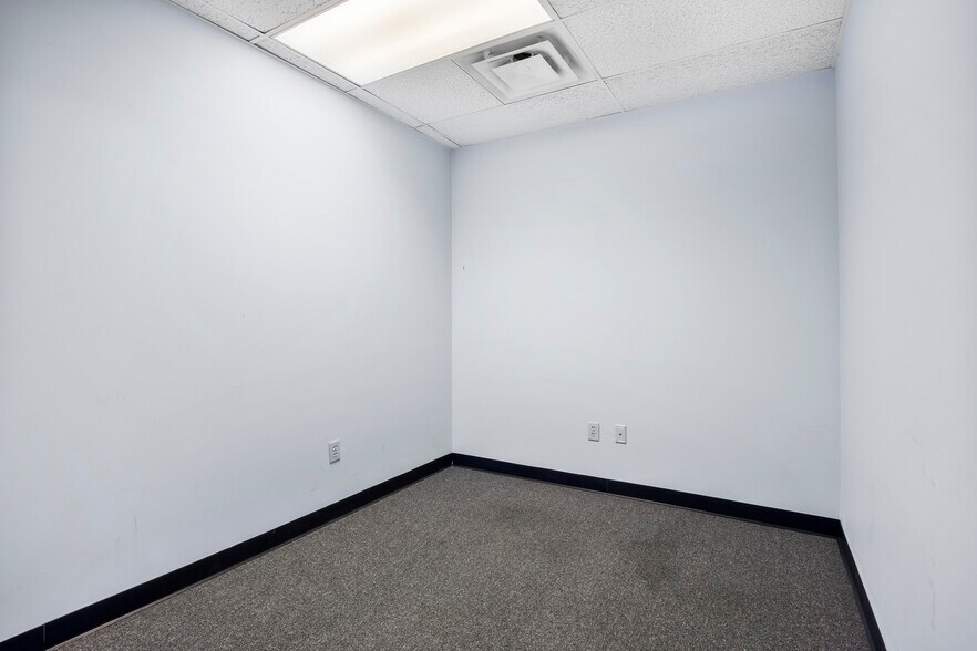 More Photos Of 30-32 N Russell Rd, Albany Office For Sale