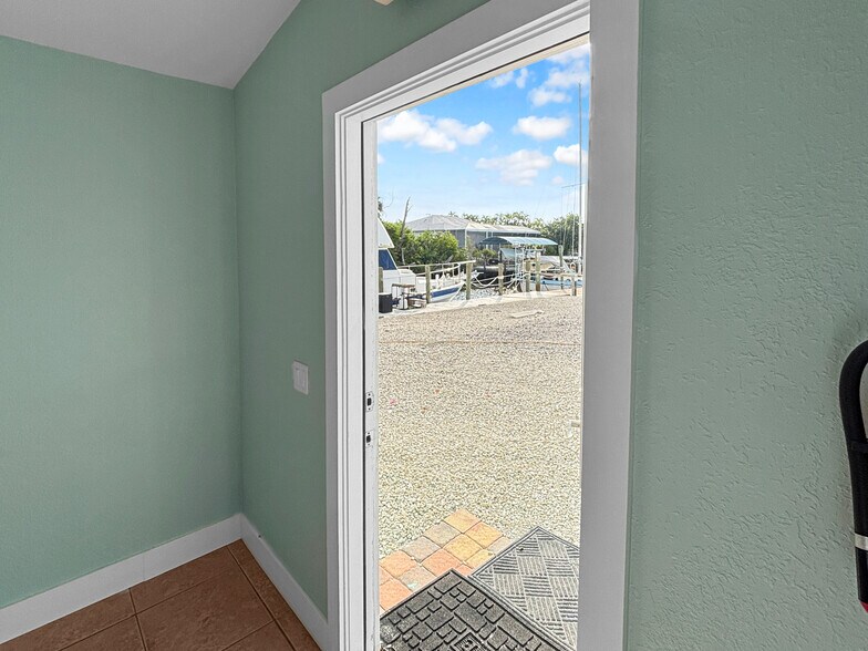 More Photos Of 3366 Stringfellow Rd, Saint James City Office For Sale