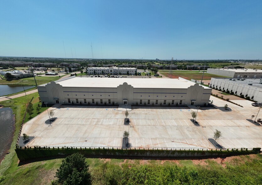 More Photos Of 625 NE 122nd St, Oklahoma City Warehouse For Lease