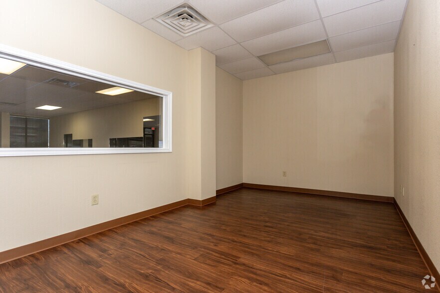 More Photos Of 3400-3502 S Broadway, Tyler Unknown For Lease