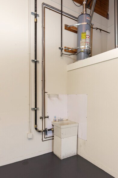 More Photos Of 1552 Beach St, Oakland Food Processing For Sale