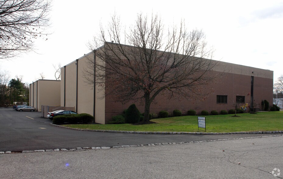 More Photos Of 6 High Point Dr, Wayne Warehouse For Lease