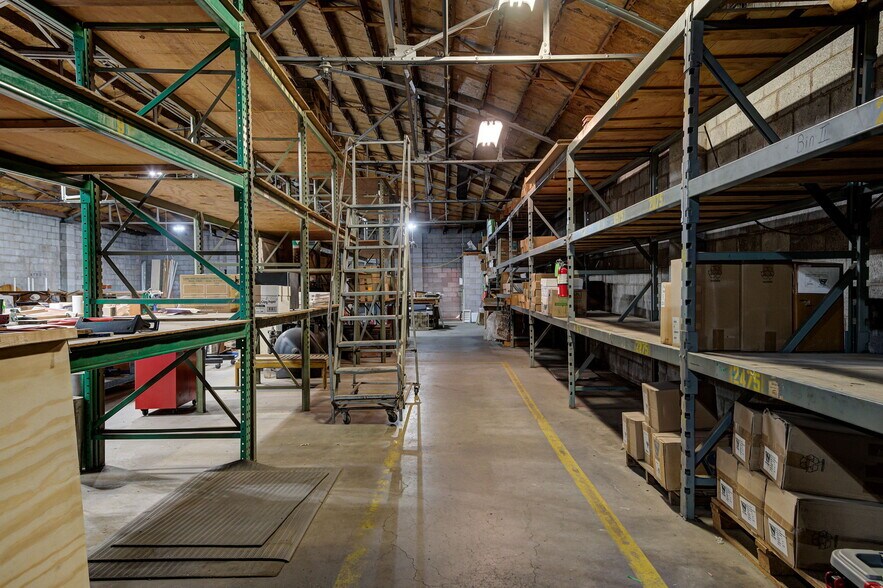 More Photos Of 515 Kings of Leon Ln, Oklahoma City Manufacturing For Sale
