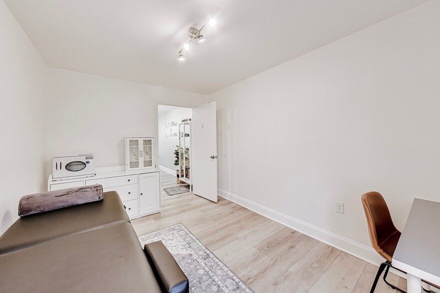 More Photos Of 5520-5532 Hempstead Way, Springfield Office For Sale