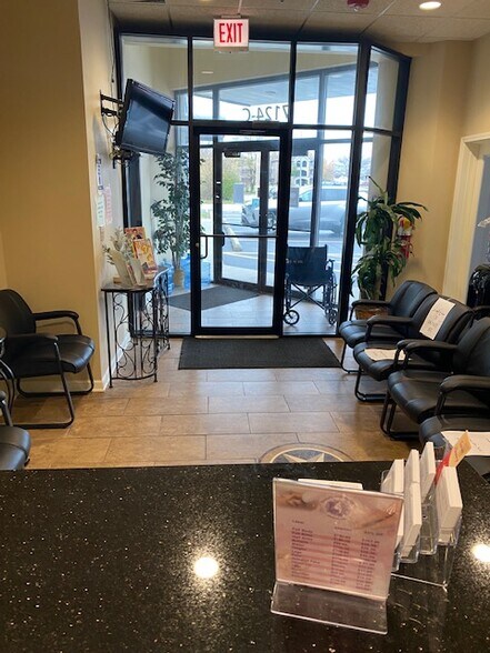 More Photos Of 7124 W 83rd St, Bridgeview Medical For Lease