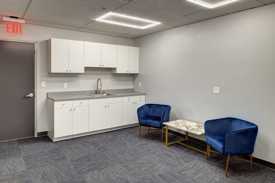 More Photos Of 5 Vaughn Dr, Princeton Office For Sale