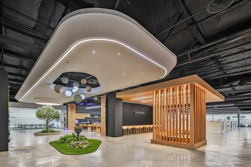 More Photos Of 2250 Maple Ave, Los Angeles Warehouse For Sale