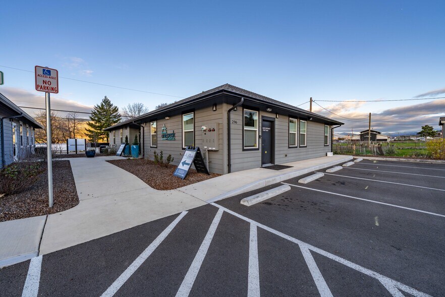 More Photos Of 296 S Pacific Hwy, Talent Medical For Sale