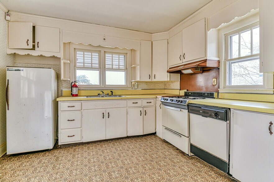 More Photos Of 314 Monmouth Rd, Millstone Warehouse For Lease