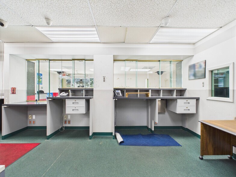 More Photos Of 1122 Pasadena Blvd, Pasadena Freestanding For Lease