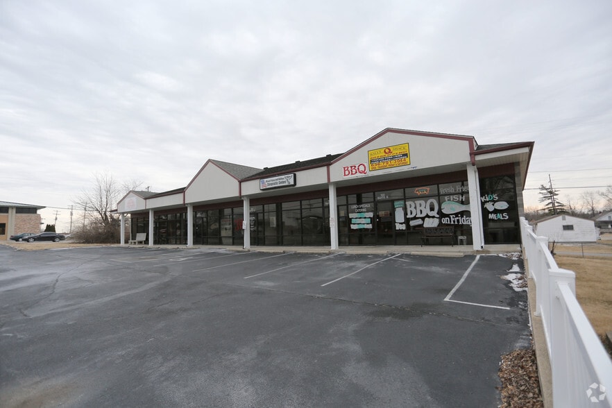 More Photos Of 106 W 2nd St N, Wright City Storefront Retail Office For Lease