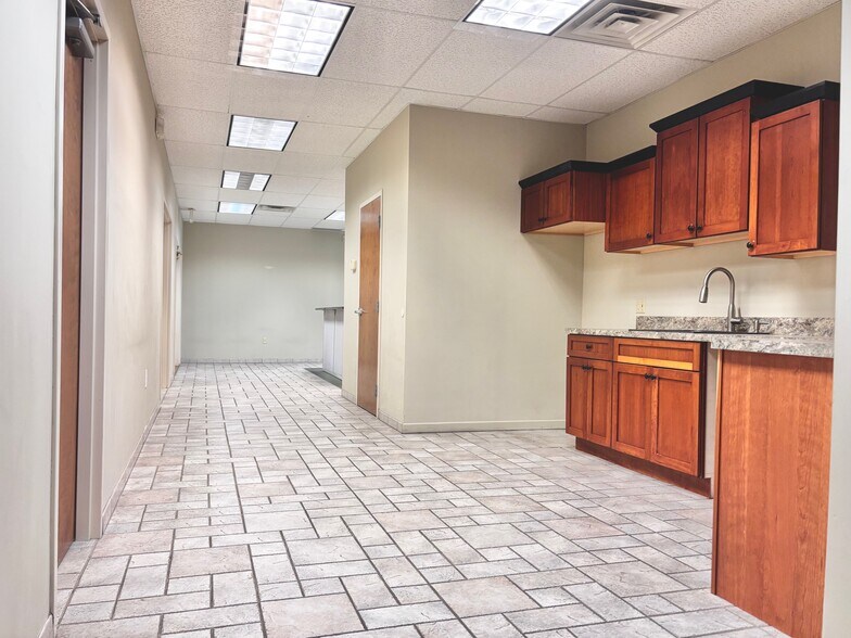 More Photos Of 27911 Clemens Rd, Westlake Office Residential For Lease