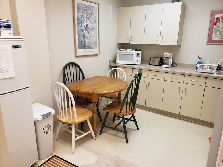 More Photos Of 180 White Rd, Little Silver Medical For Lease