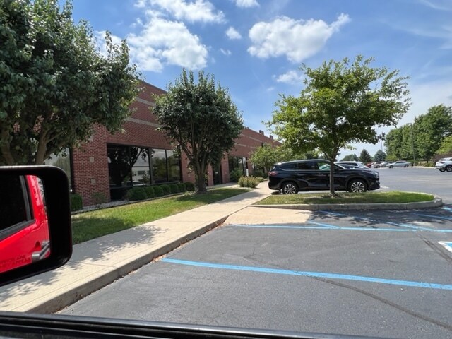 More Photos Of 14701 Cumberland Rd, Noblesville Research And Development For Lease