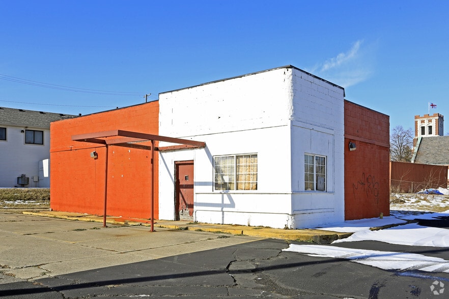 More Photos Of 180 Orchard Lake Rd, Pontiac Convenience Store For Sale