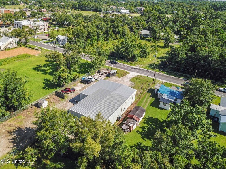 More Photos Of 526 Main St, Bay Saint Louis Warehouse For Sale