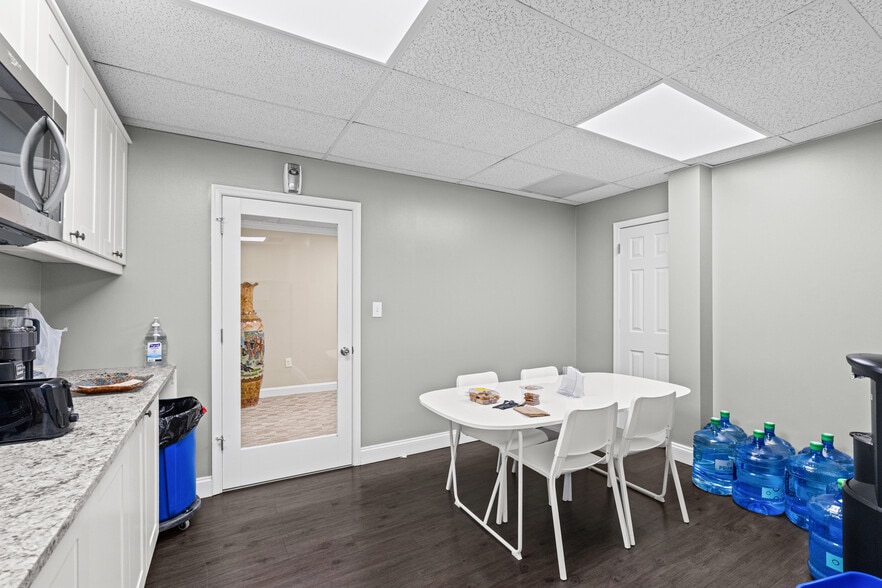 More Photos Of 10521 Judicial Dr, Fairfax Medical For Sale