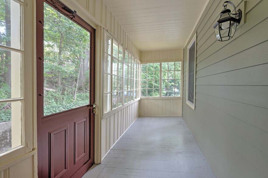 More Photos Of 24 Washington Ave, Chatham Office For Sale
