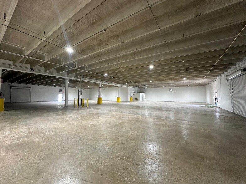 More Photos Of 6599 NW 74th Ave, Miami Warehouse For Lease