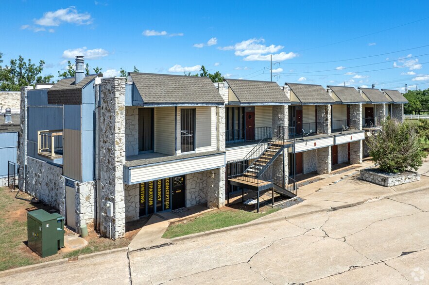 More Photos Of 7901 NE 10th St, Midwest City Office For Sale